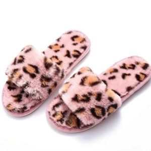 NWOT Fashion Pink Leopard Print Faux Fur Slippers